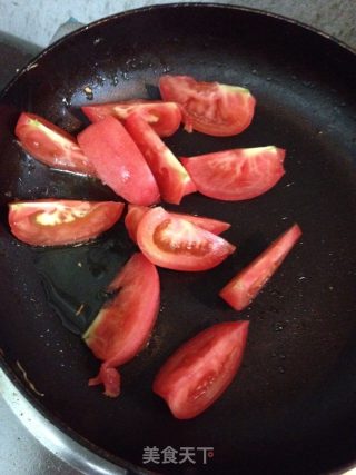 番茄牛肉面的做法步骤：1