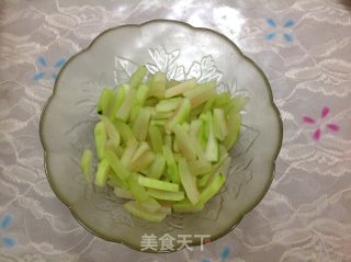 翡翠绿---美味西瓜皮泡菜的做法步骤：2