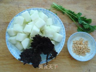 冬瓜汤的做法步骤：1