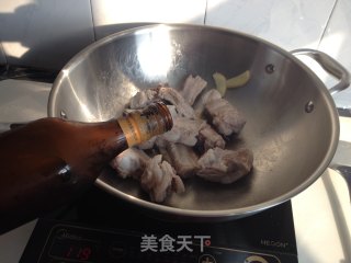 杏鲍菇土豆焖排骨的做法步骤：2
