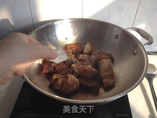 杏鲍菇土豆焖排骨的做法步骤：4