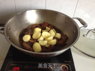 杏鲍菇土豆焖排骨的做法步骤：7