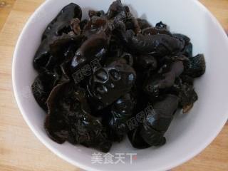 炝炒野生木耳的做法步骤：3