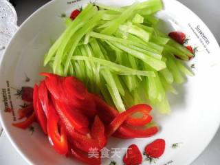 椒麻莴笋拌豆干的做法步骤：1