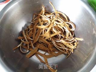 椒麻莴笋拌豆干的做法步骤：2