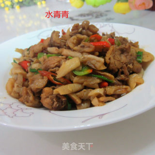 干萝卜丁炒鸡腿的做法步骤：9