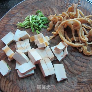 干萝卜豆腐丁的做法步骤：1