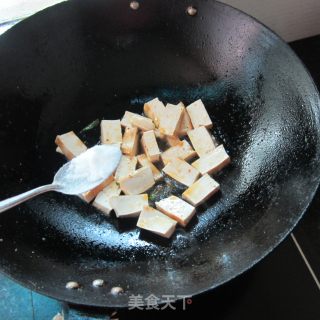 干萝卜豆腐丁的做法步骤：4