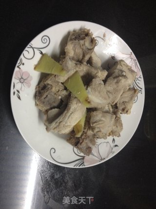 百叶结土豆炖排骨的做法步骤：1