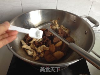 百叶结土豆炖排骨的做法步骤：8