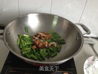 芦笋炒肉片的做法步骤：4