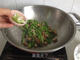 芦笋炒肉片的做法步骤：6