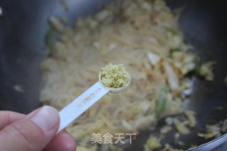 简单的美味——虾皮粉丝炒包菜的做法步骤：10