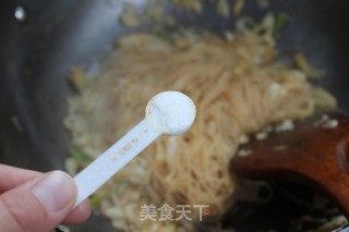 简单的美味——虾皮粉丝炒包菜的做法步骤：11