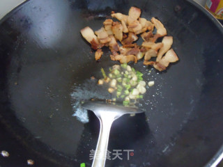 排毒减肥好食物---肉渣炒黑木耳的做法步骤：5