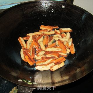 大蒜卤豆腐炒肉的做法步骤：4