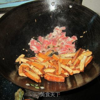 大蒜卤豆腐炒肉的做法步骤：5