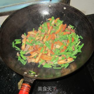 大蒜卤豆腐炒肉的做法步骤：8