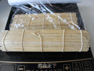香蕉肉松饭卷的做法步骤：6