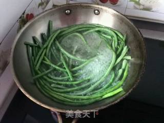油泼豆角的做法步骤：1