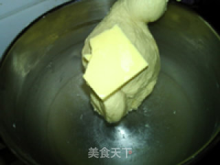 鲜奶油辫子花环面包的做法步骤：3