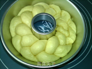 鲜奶油辫子花环面包的做法步骤：12