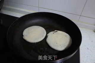 寒冷的冬日，它的名字叫温暖——芝麻红糖饼的做法步骤：8