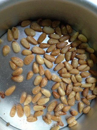 营养美观又美味的意式青酱面——菠菜松子青酱意面的做法步骤：1