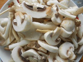 杂菇炒肉的做法步骤：1