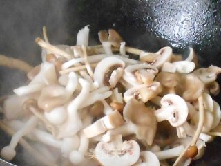 杂菇炒肉的做法步骤：4