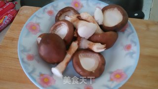 豆豉香菇烧火腿的做法步骤：2