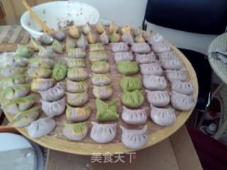 彩色饺子的做法步骤：1