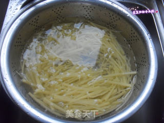 青椒土豆丝的做法步骤：2