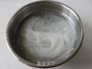 蒜蓉粉丝蒸海蛎的做法步骤：2
