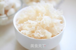 马蹄雪梨银耳汤的做法步骤：1