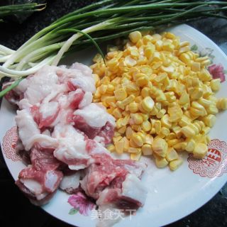 玉米猪肉饺子的做法步骤：2
