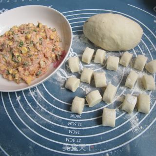 玉米猪肉饺子的做法步骤：8