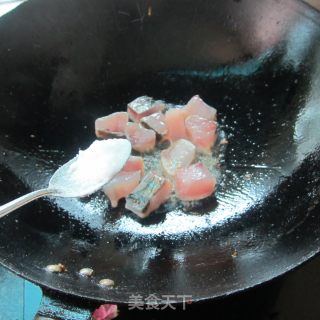 豆腐丁煮鱼的做法步骤：2