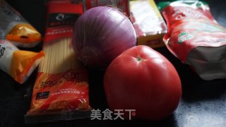 牛肉味素食番茄意大利面的做法步骤：1