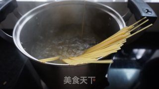 牛肉味素食番茄意大利面的做法步骤：3