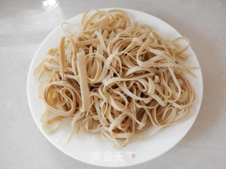 拌豆腐皮海带丝的做法步骤：3