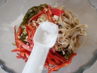 拌豆腐皮海带丝的做法步骤：9