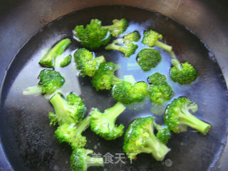 凉拌西兰花的做法步骤：5
