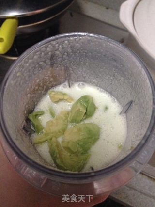 牛油果酸奶奶昔的做法步骤：2