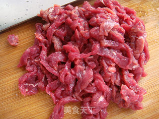 青椒煸牛肉丝的做法步骤：2
