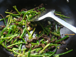 青椒煸牛肉丝的做法步骤：6