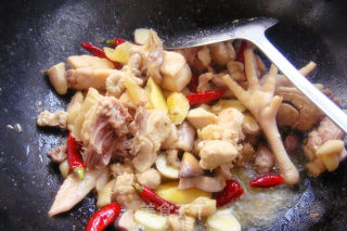 椒香小土鸡的做法步骤：5