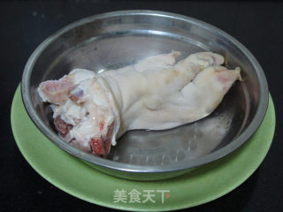 【黄豆莲藕猪蹄汤】的做法步骤：1
