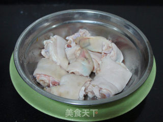 【黄豆莲藕猪蹄汤】的做法步骤：4