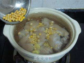 【黄豆莲藕猪蹄汤】的做法步骤：8